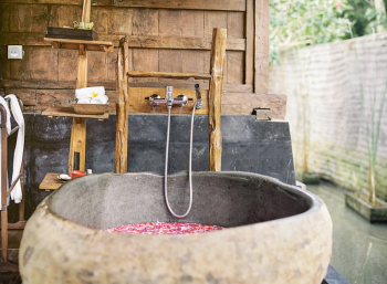 Kajane Yangloni Ubud Outdoor Tub