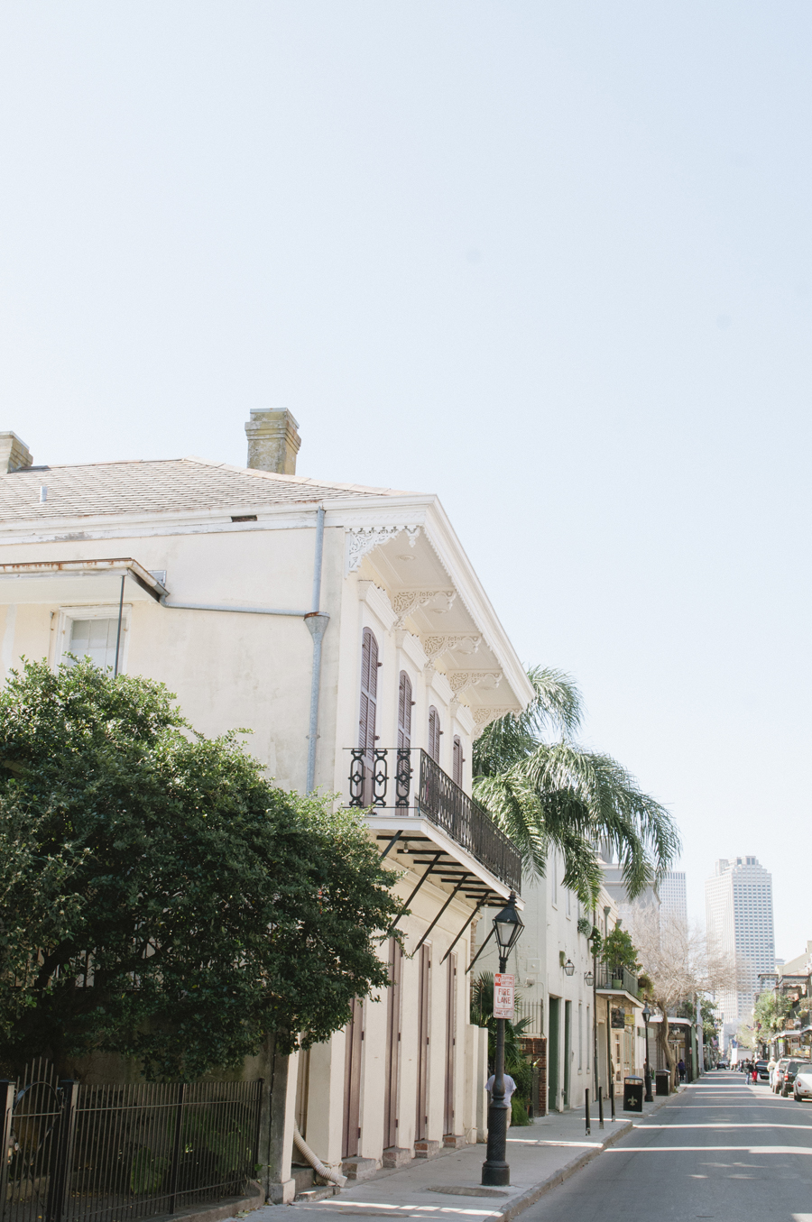 street-in-french-quarter-entouriste