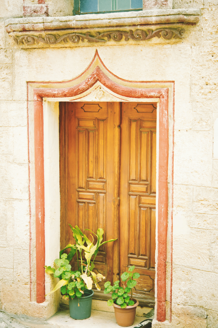 Wood Door in Bodrum Turkey - Entouriste