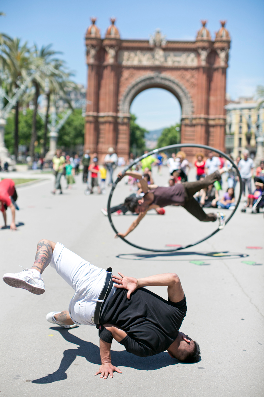 Street Artists of Barcelona Spain - Entouriste